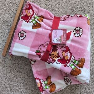 Strawberry Shortcake 🍰 Oversized Plush Blanket